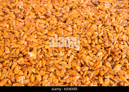 Deliziosa di semi di girasole in zucchero caramellato closeup Foto Stock
