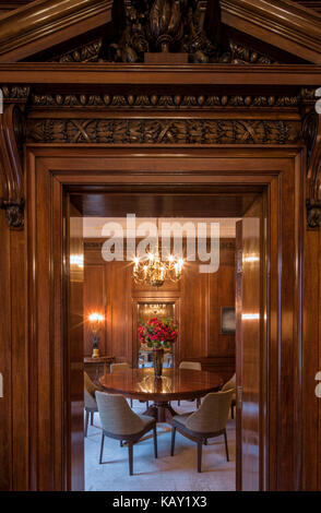 Bar/clubroom. Dieci Trinity Square - il Club di Londra, Regno Unito. Architetto: Aukett Swanke, 2017. Foto Stock