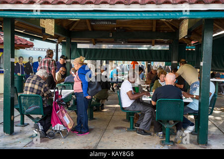 Miami, Florida. Raccolta cubano posto sulla Calle Ocho, Little Havana. Foto Stock