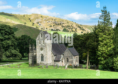 Ilam, Staffordshire, Regno Unito: Chiesa di Santa Croce, una piccola chiesa di pietra nei pressi del villaggio di Ilam, vicino al distretto Peack. Foto Stock