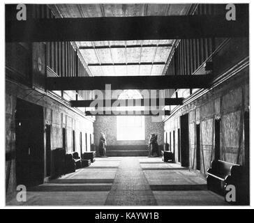 Fotografia della collezione del 1925 "Unser Land", che mostra il monastero dormiente di Bebenhausen, scattata da von der Trappen. L'immagine mette in risalto l'architettura storica e l'ambiente sereno del monastero situato nella regione meridionale della Germania. Foto Stock