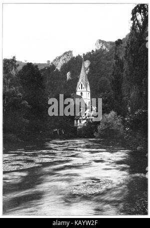 Un'immagine tratta da "Unser Land" (la nostra terra), pubblicata nel 1925, che mostra Blaubeuren, Germania, di von der Trappen. La foto cattura la vita rurale e l'architettura del periodo. Foto Stock
