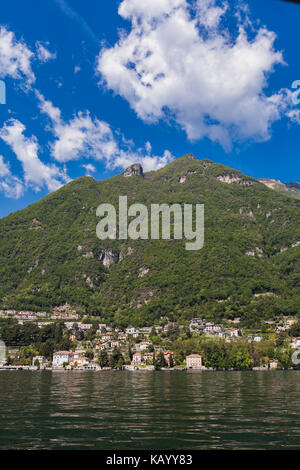 Vista a la città a Laglio sul lago di Como in Italia Foto Stock
