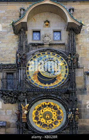 Repubblica ceca, Praga orologio astronomico nel vecchio municipio Foto Stock