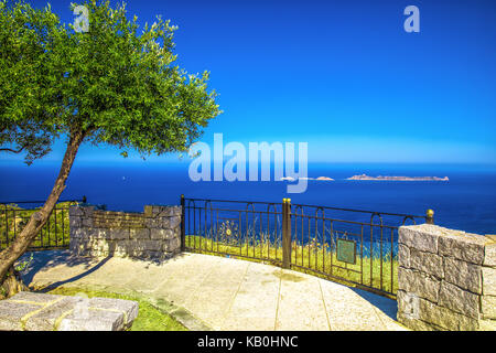 Isola di Serpentara isola vicino a Costa Rei e porto giunco sull isola di Sardegna, Italia, Europa. La Sardegna è la seconda isola più grande del Mediterraneo Foto Stock