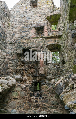 Castello di detonazione, Ballater, aberdeenshire, 14 agosto 2016. un colpo di una delle pareti interne in la rovina del castello di detonazione. Foto Stock