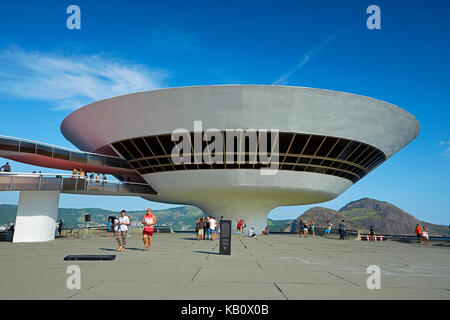 Visitatori del Museo d'Arte Contemporanea di Nitreói, Nitreoi, Rio de Janeiro, Brasile, Sud America Foto Stock