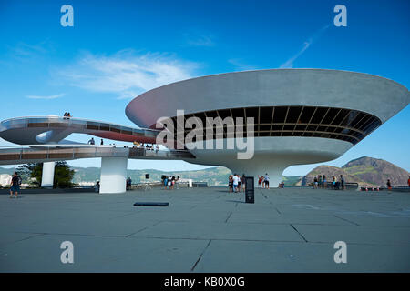 Visitatori del Museo d'Arte Contemporanea di Nitreói, Nitreoi, Rio de Janeiro, Brasile, Sud America Foto Stock