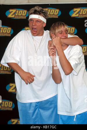 Aaron e Nick carter Z100's Zootopia Kicks Off the Summer Giant Stadium, NJ 2 giugno 2002 © RTSpellman / MediaPunch Foto Stock