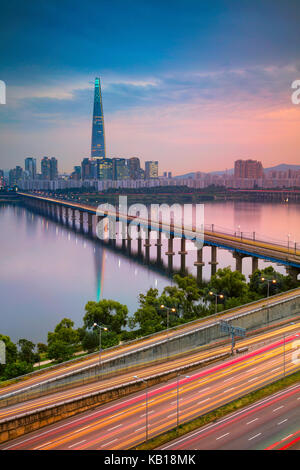 Seul. cityscape immagine di Seoul e del fiume Han durante l estate il tramonto. Foto Stock