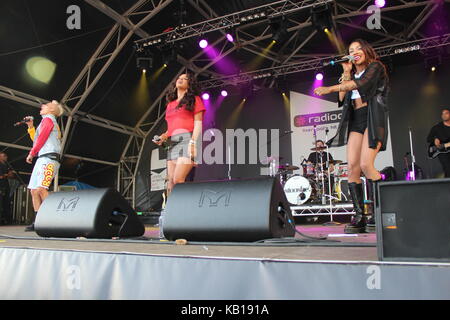 Stooshe eseguendo a Liverpool music festival , Stanley Street ,pier head Foto Stock