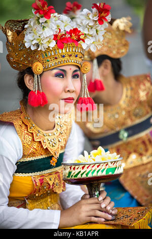 Bali, Indonesia, dicembre 24,2014: attrice da barong dance show, il tradizionale design balinese prestazioni sul dicembre 24, 2014 a Bali, in Indonesia Foto Stock