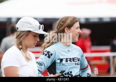 In discesa il campione del mondo rachel atherton del regno unito al crankworx Whistler, 2017. Whistler, British Columbia. 12 agosto 2017. Foto Stock