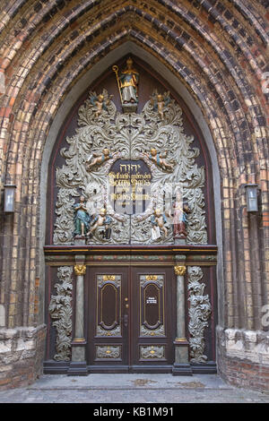 Portale della Chiesa di San Nicola nella città anseatica Stralsund, costa baltica, Meclemburgo-Pomerania occidentale, Germania settentrionale, Germania, Foto Stock