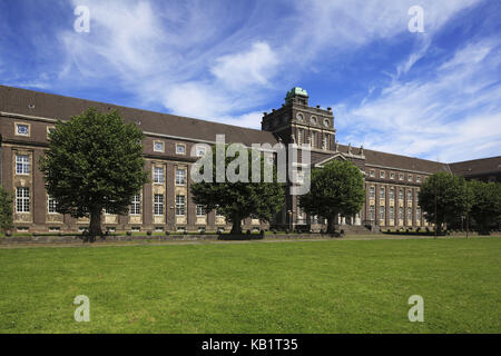 Alta scuola sulla piazza moltke in Krefeld-cracau, RENANIA DEL NORD-VESTFALIA, Germania, Foto Stock