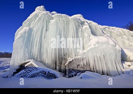 La Svezia, nord svedese, Lapponia, lago Torneträsk, formazioni di ghiaccio, ghiaccioli, Foto Stock