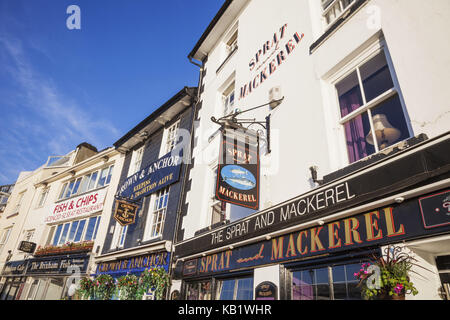 Inghilterra, devon, Brixham, brixham porto, pub e negozi Foto Stock