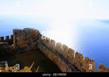 Vista sul mare dal ponte di osservazione di Alanya castle (Alanya, Turchia). Foto Stock