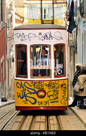 Il portogallo, Lisbona, storica funicolare elevador da bica, Foto Stock