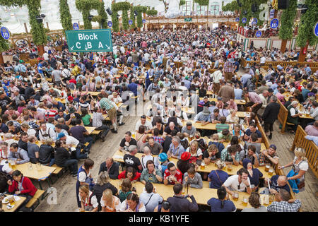In Germania, in Baviera, Monaco di Baviera, oktoberfest, birra tenda scena, Foto Stock