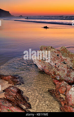 Il Portogallo, Algarve, serata rock spiaggia Praia do amado in riserva costa vicentina, Foto Stock