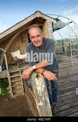 Kevin mccloud con il suo capannone nel watchet, Somerset. Foto Stock