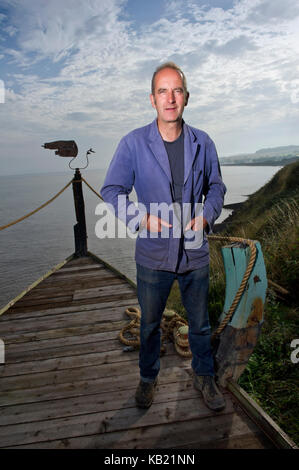 Kevin mccloud con il suo capannone nel watchet, Somerset. Foto Stock