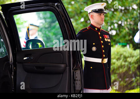 Una delle Forze Armate pieno onore Cordon è tenuto in onore del Primo ministro di Spagna, Mariano Rajoy, alla Casa Bianca di Washington D.C., Sett. 26, 2017. Foto Stock