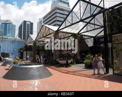 Tetto di britomart stazione ferroviaria di Auckland, in Nuova Zelanda. L'acciaio tondo e struttura in vetro offre luce naturale alla stazione di seguito. Foto Stock