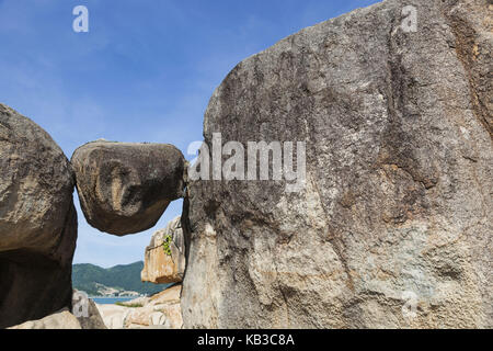 Vietnam, Nha Trang, levigatura Chong, costa, roccia, lingua di terra, formazione di roccia, pietra, Foto Stock