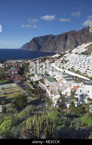 Spagna Isole Canarie, Tenerife, Los Gigantes, case, panoramica, costa, scogliere, Foto Stock