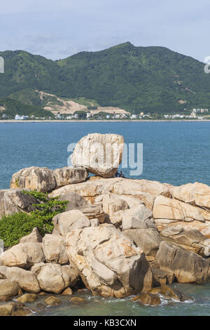 Vietnam, Nha Trang, levigatura Chong, costa, roccia, lingua di terra, Foto Stock