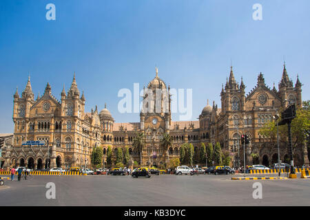 India, Maharastra, Mumbai Bombay, dadabhai naoroji street e Victoria station (Chatrapati Shivaji terminal), tramonto Foto Stock