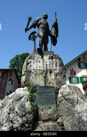 Monumento per smith di Kochel, nel centro locale di Kochel, come ricordo della rivolta dei contadini e dell'assassinio di Sendlinger Natale, Foto Stock