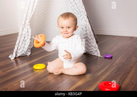 I bambini del capanno in camera. interno della stanza dei bambini Foto Stock