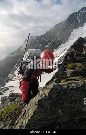 Donna, escursione in montagna, Alti Tauri (Hohe Tauern), Foto Stock