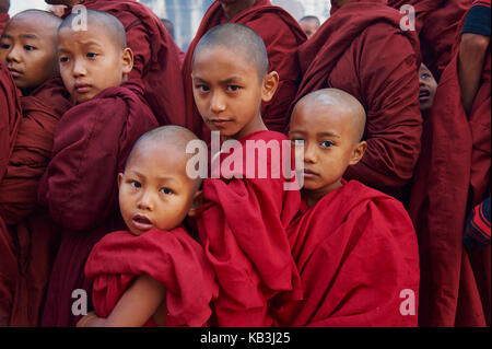 I monaci in luna piena di festival, Bagan, myanmar, asia Foto Stock