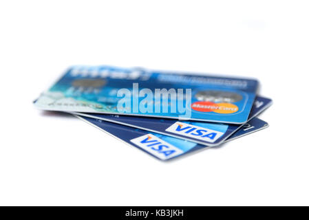 Carte di credito ritagliare isolati su sfondo bianco Foto Stock