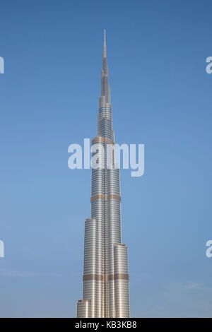 I UAE Dubai, Centro cittadino di Dubai e Burj Khalifa, più alte del mondo come edificio del 2016, vista in elevazione Foto Stock