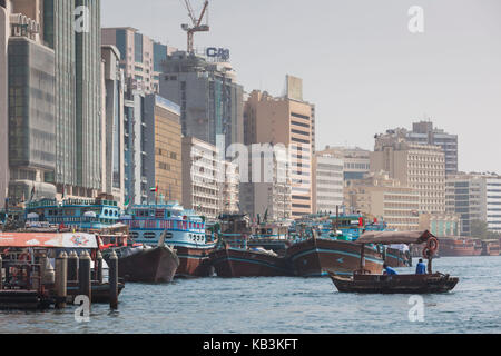 I UAE Dubai, Deira, abra taxi d'acqua sul Dubai Creek Foto Stock