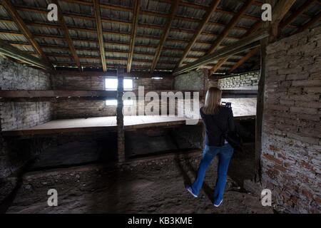 Caserma dei prigionieri ad Auschwitz II Birkenau WWII campo di concentramento nazista, Polonia Foto Stock