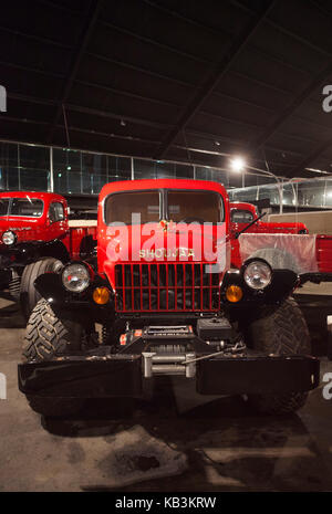 I UAE abu dhabi, shanayl, Emirates museo nazionale dell'automobile, la collezione di auto di Sheikh Hamad bin hamdan al nahyan, noto anche come il rainbow sheikh, dodge power wagon 4x4 carrello Foto Stock