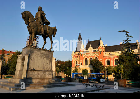 Romania, Transilvania, Oradea, la Piata Unirii con statua di Mihai Viteazul Foto Stock