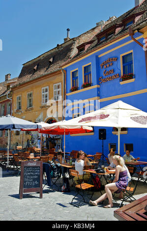 La Romania, Transilvania, sighisoara, uno dei sette sassone città fortificata in Transilvania, classificato come patrimonio mondiale dall UNESCO, piata cetatii Foto Stock