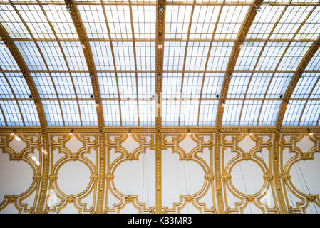 Belgio, Anversa, stadsfeestzaal, nuovo shopping mall in restored 1908 exhibition hall Foto Stock