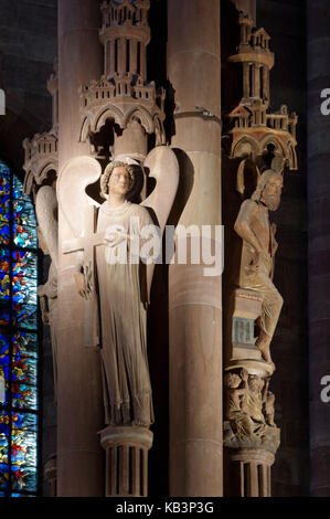 Francia, Bas Rhin, Strasburgo, città vecchia sono classificati come patrimonio mondiale dall'UNESCO, la cattedrale di Notre Dame, il pilastro degli Angeli Foto Stock