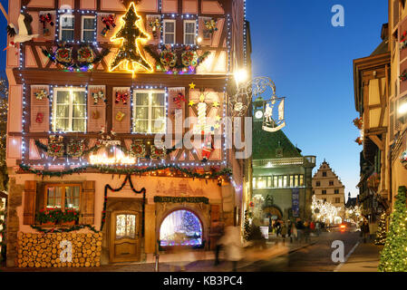 Francia, Alto Reno, Colmar, decorazione di Natale a Grand'Rue Foto Stock