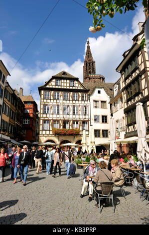 Francia, BAS RHIN, Strasburgo, città vecchia elencati come patrimonio mondiale dall' UNESCO, place du marche Aux Cochons De Lait e cattedrale Foto Stock