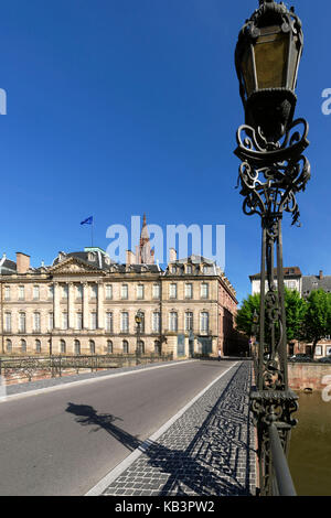 Francia, Bas Rhin, Strasburgo, città vecchia elencati come patrimonio mondiale dall UNESCO, il Palais des Rohan, che ospita il Museo di Arti Decorative, di Belle Arti e di archeologia e la Cattedrale di Notre Dame Foto Stock