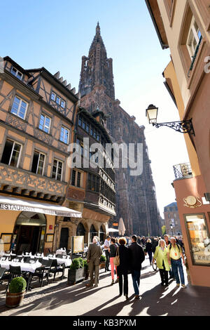 Francia, BAS RHIN, Strasburgo, città vecchia elencati come patrimonio mondiale dall' UNESCO, place de la Cathedrale, Maison Kammerzell del XV-XVI secolo e notre damecathedral Foto Stock